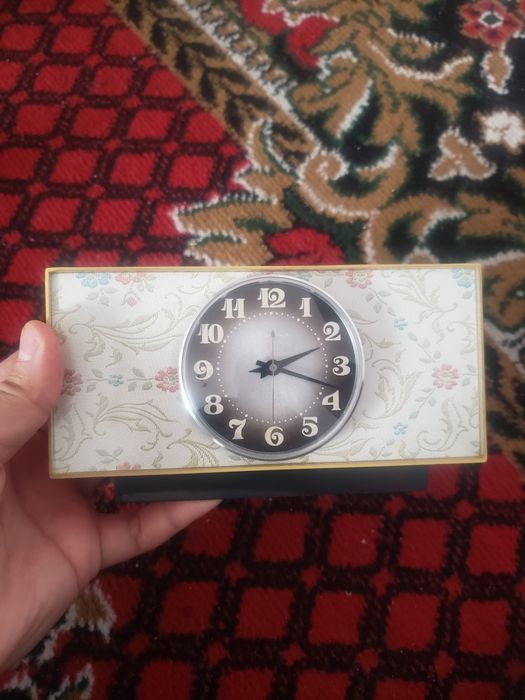 Советские рабочие будильники.