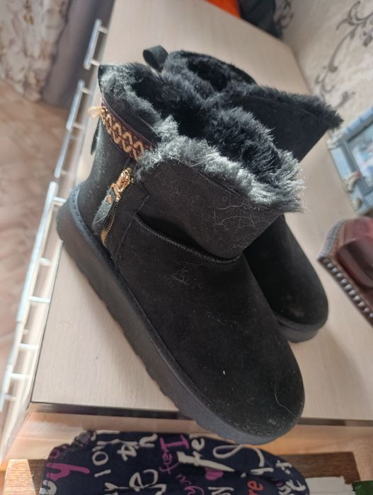 Уги 41 размер. Цена 5000 тенге