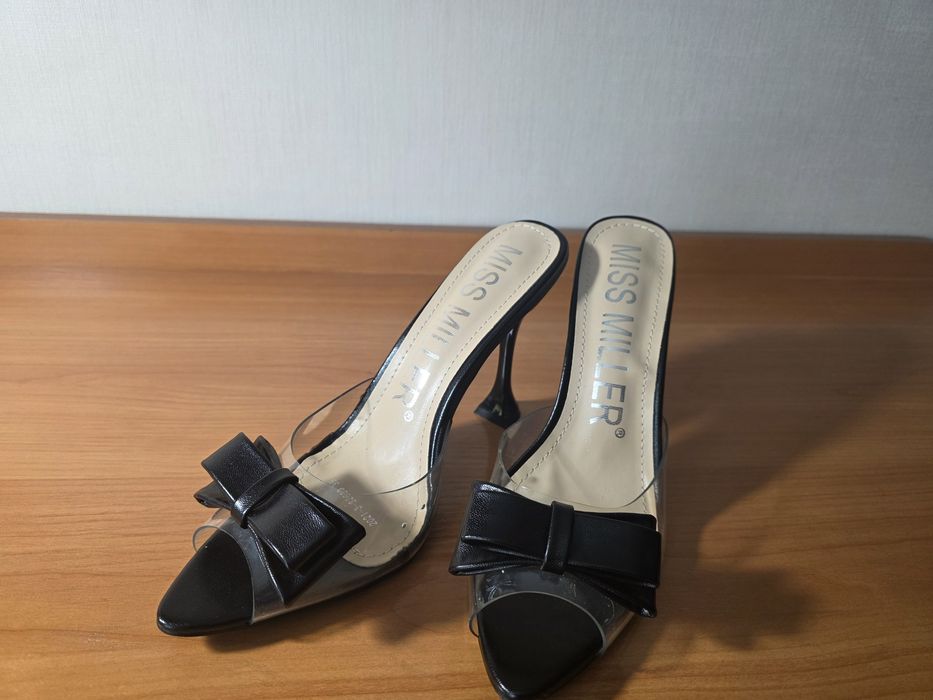 Продам босоножки