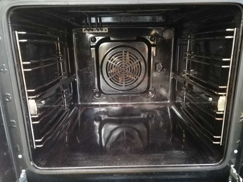 Фурна за вграждане Amica BOC5542S