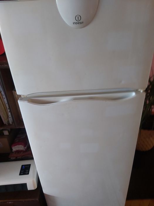 Продавам хладилник