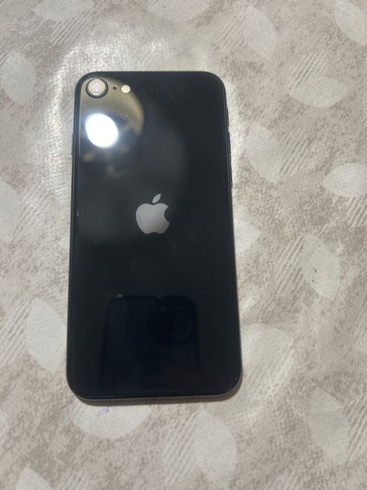 Продам Iphone SE 2020, 64 ГБ
