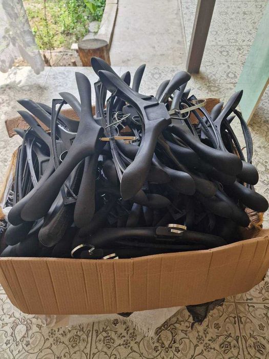 Продам вешалки (плечики)