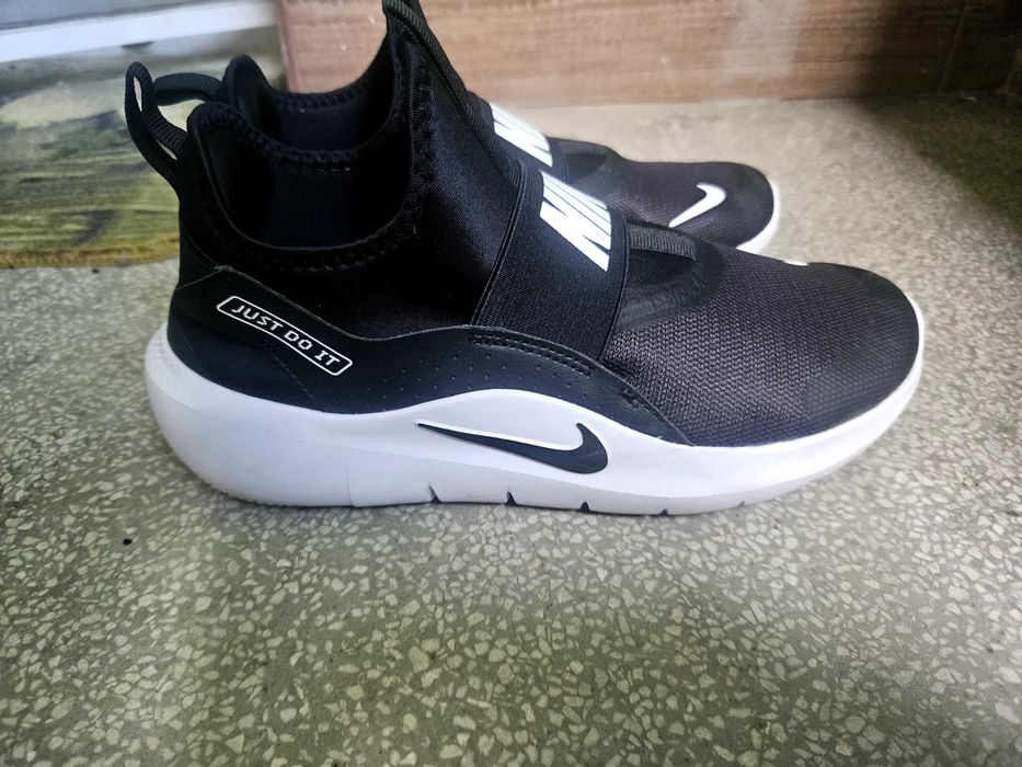 Нови оригинални детски маратонки Nike, 39 номер