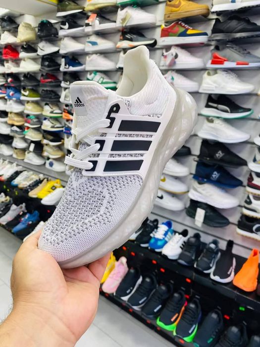 Vând adidași diferite marcii
