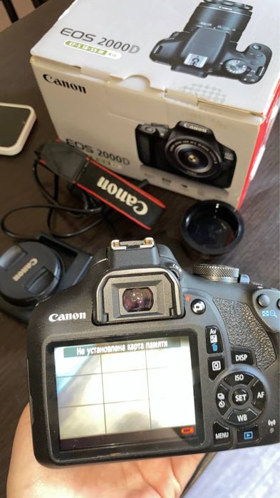 Фотоаппарат Canon 2000D