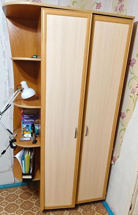 Продам шкаф и стол