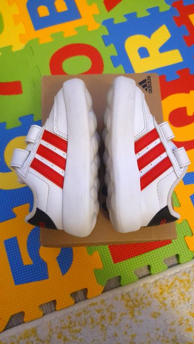 Adidasi Adidas marimea 22