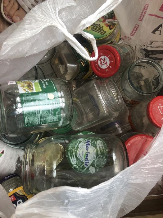 Банки продам целые с крышками