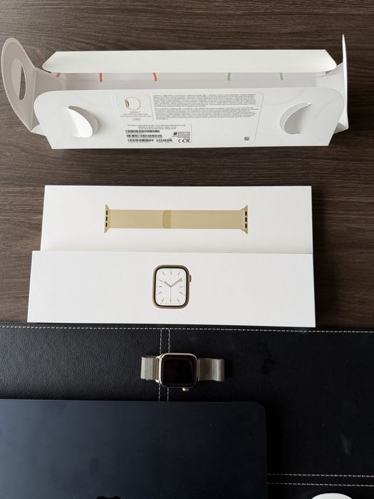 Apple Watch Series 7 – 41mm Stainless Steel Gold + Milanese Loop