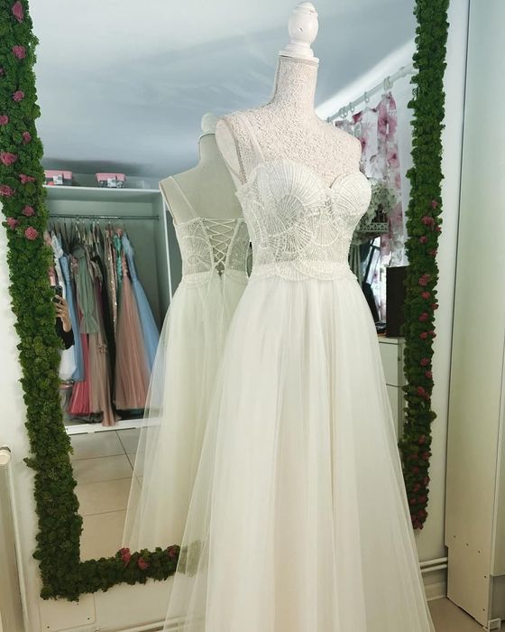 Rochie mireasa,eleganta,cu detalii care te vor face deosebita în ziua