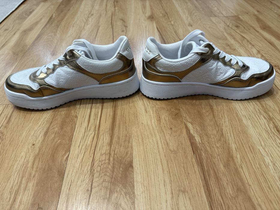 Guess оригинални дамски кецове