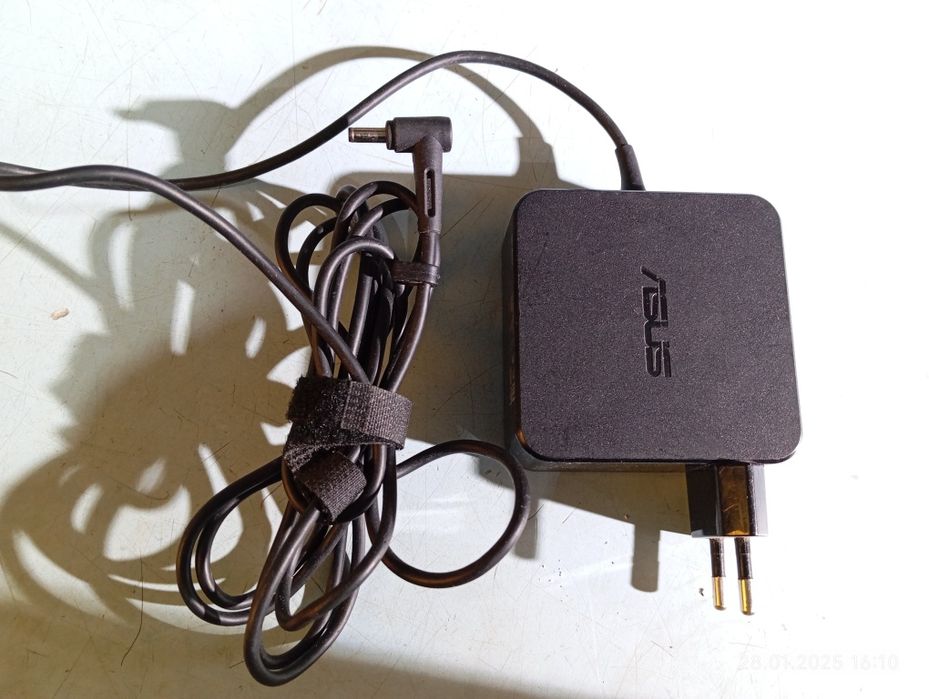 Асус зарядник.от ноутбук