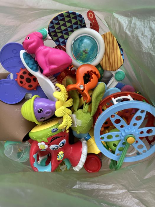 Недорого Пакет с игрушками погремушками