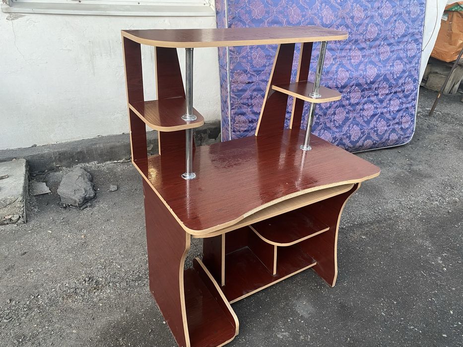Продам компьютерный стол