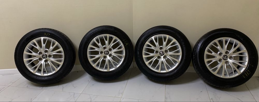 Диски с комплектом шин от камри 70  215/60 R16