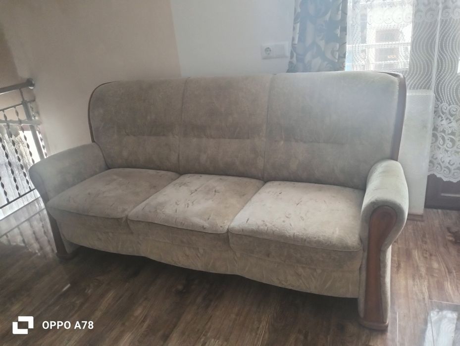 Vând colțar și o canapea cu fotolii