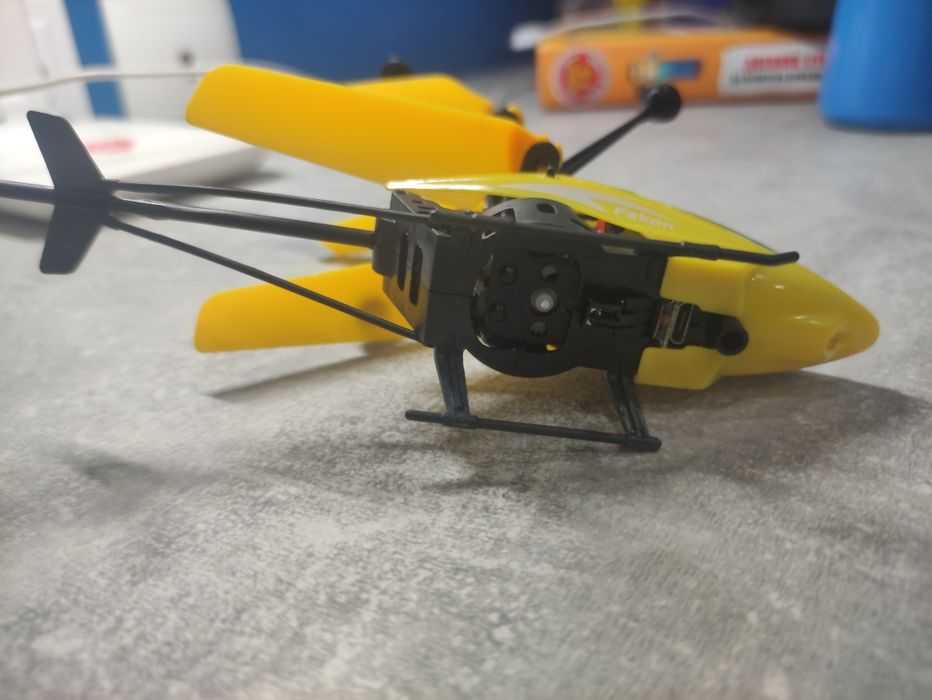 Вертолётик (он работает без пульта)