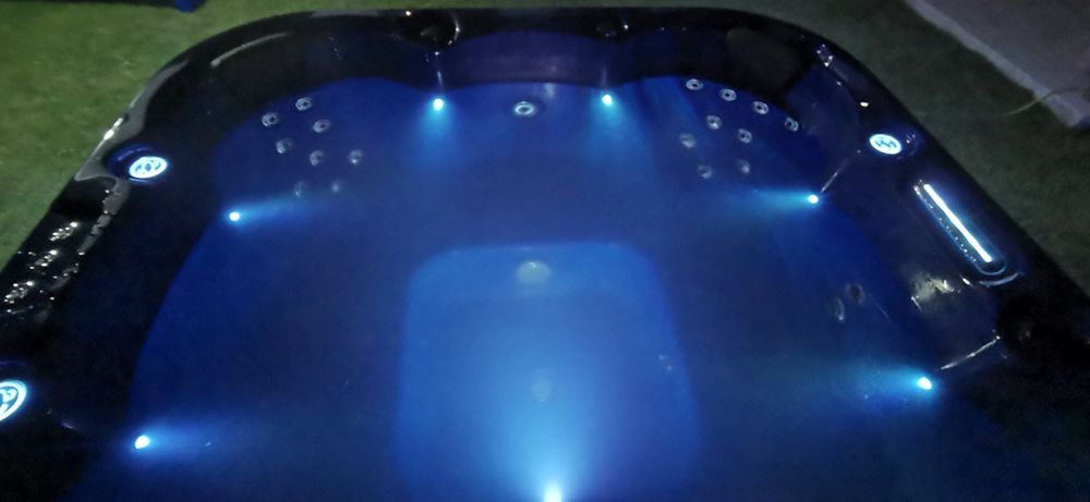 Ciubar mobil/jacuzzi Deluxe de Inchiriat