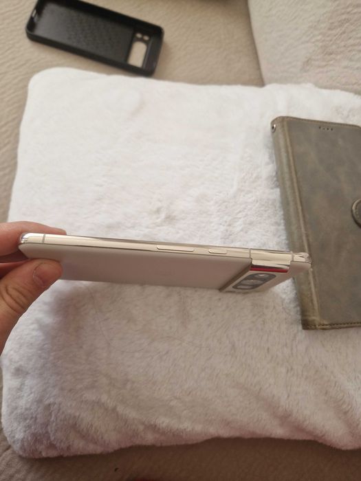 Google pixel 8 pro porcelain