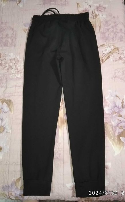 Продавам юношеско долнище