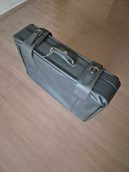 Стари (ретро) кожени куфари - 2 бр.