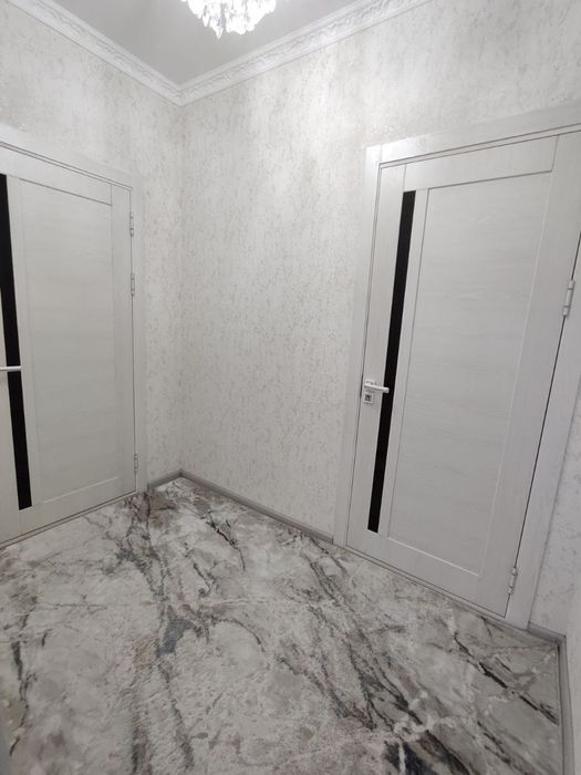 Мирзо Улугбек туманида 2 хоналик  2 этажда ремонти билан сотилади.