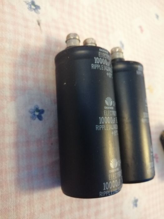 2 condensatori Daewoo 10000 micro 63 wv