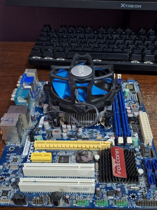 Материнская плата с процессором и кулером Foxconn H61