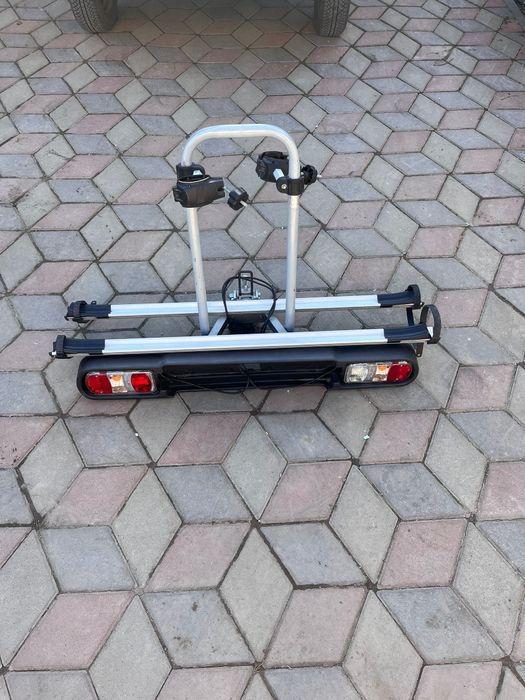 Suport auto aluminiu pentru 2 biciclete, cu lumini, prindere pe cârlig