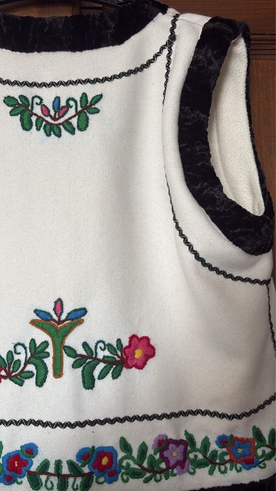 Pieptar traditional romanesc brodat manual