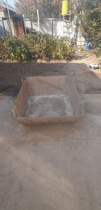 Бадья строительная. Бадья. Корыта