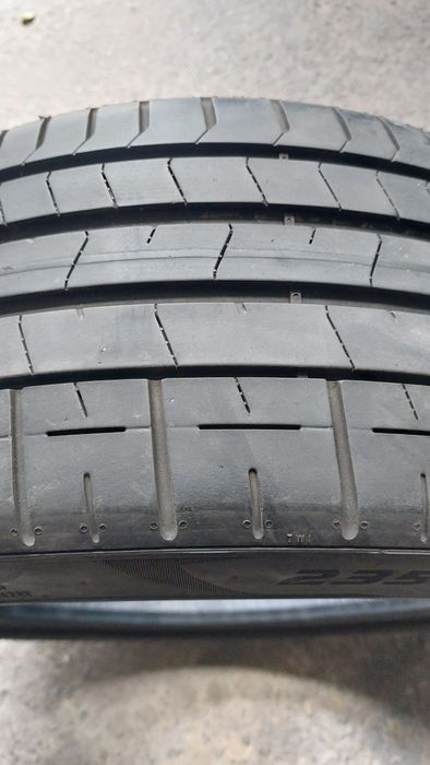Летни гуми 235/35/19 Pirelli P Zero PZ4 2 броя