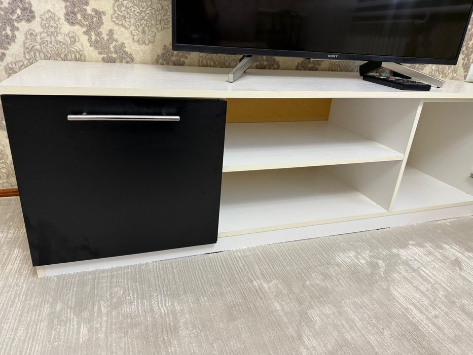 Тумба под телевизор , из ЛДСП !