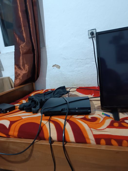 PlayStation 3 slim използване една година върви се с 92 игри