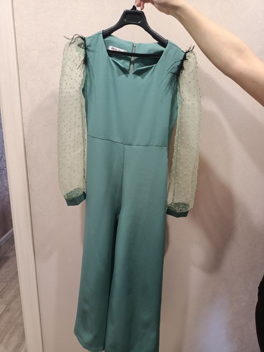 Продам костюм для девочки