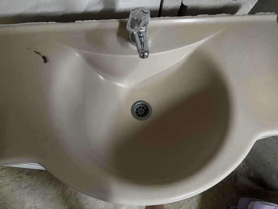 Мивка със шкаф в добро състояние