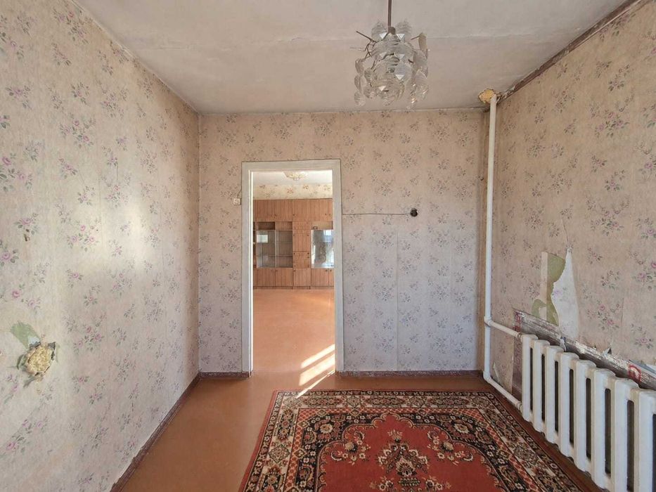 Продам  3-комн. квартиру на 6 мкр.