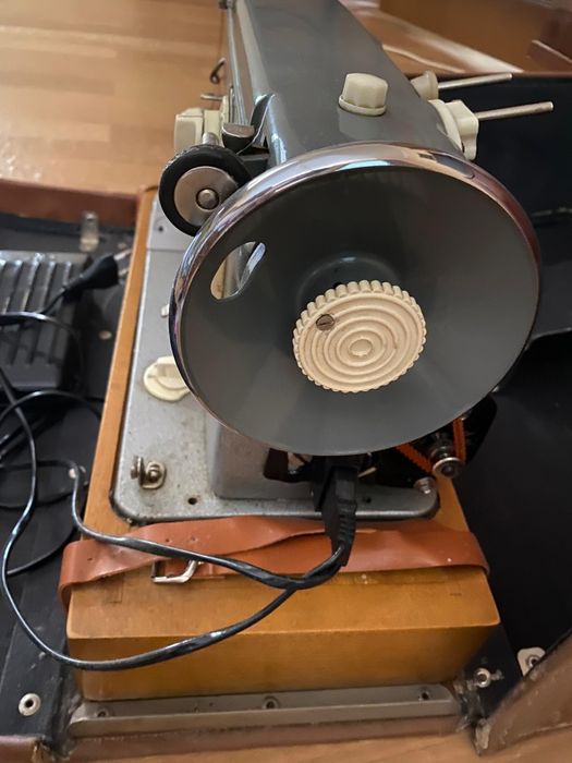 Швейная машинка Чайка-2