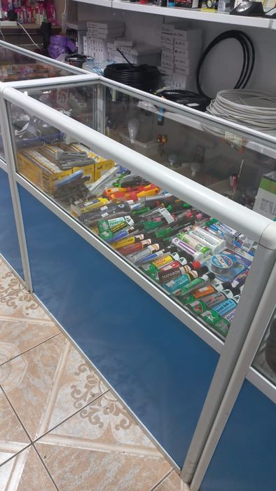 продам витрины для товаров