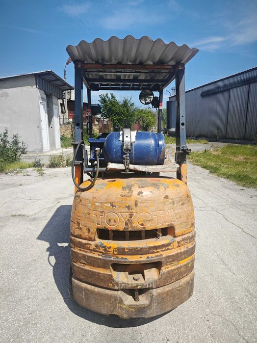 Газокар Toyota. Товароподемност: 3500