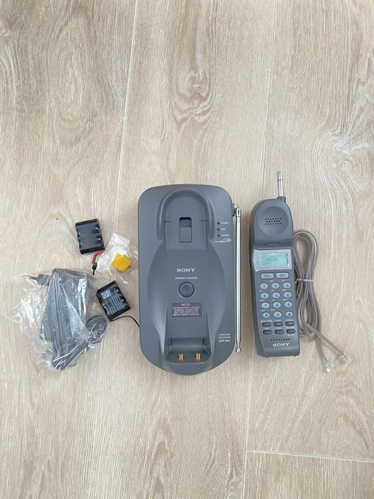Telefon Fix Nou Pentru Colectionari, Actori Ocazie**