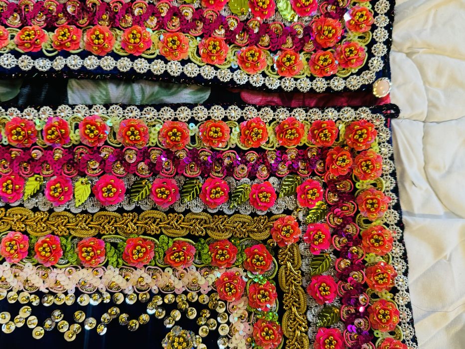 Елек носия ръчно везана