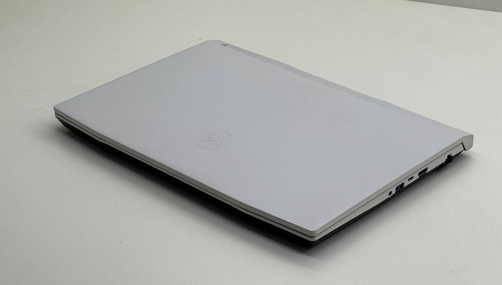 Msi SOWRD Core i7 - 11800H [ 11-avlod ]