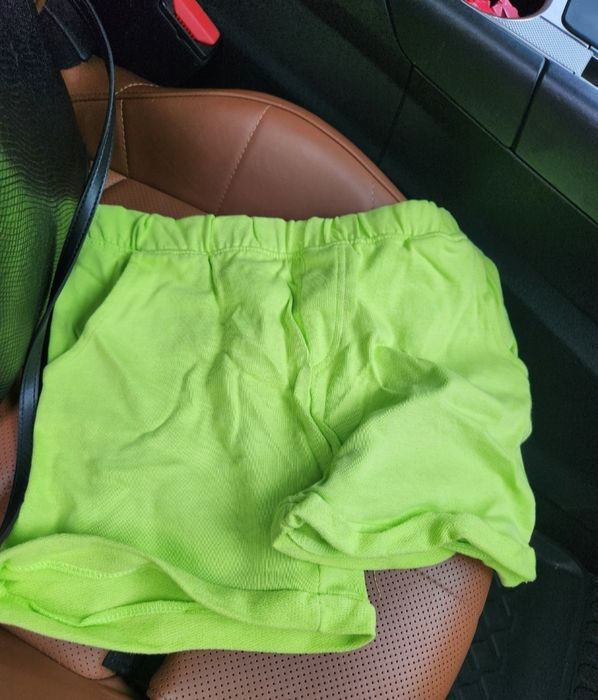 Pantaloni scurti ,mărimea M