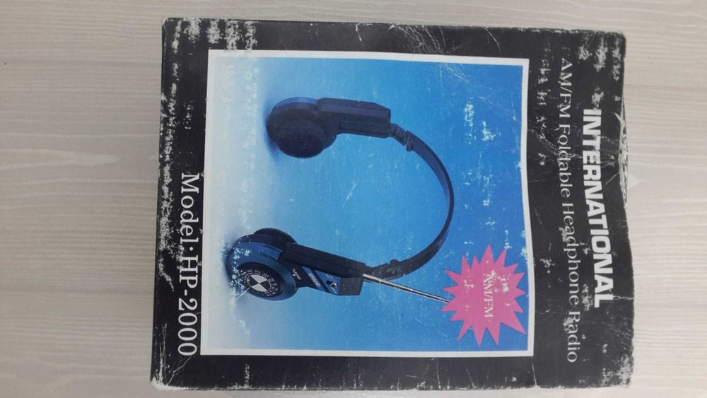Căști cu radio integrat International AM/FM Foldable Headphone Radio (Model: HP-2000)