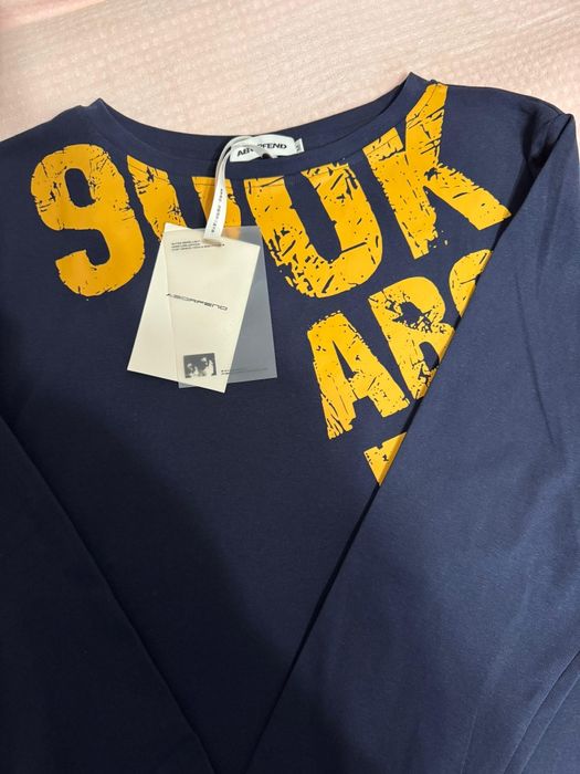 Лонгслив с спушенным плечем, брюки багги
Бр