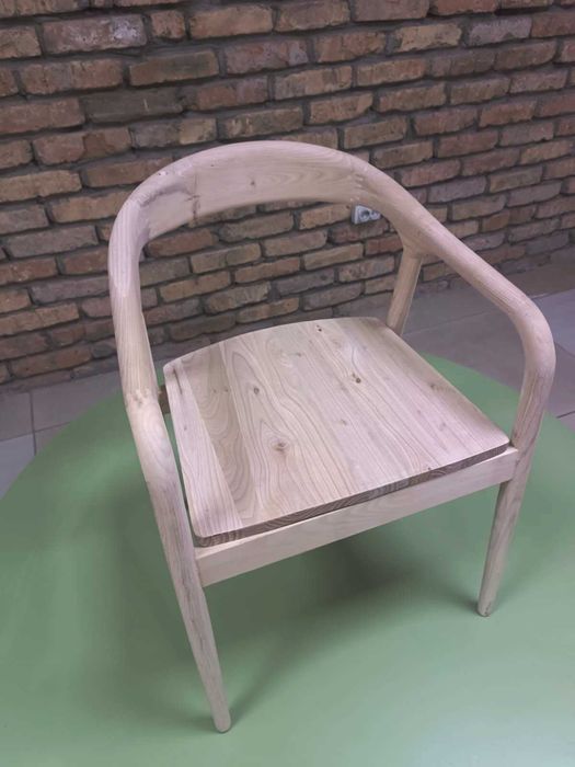 Стул деревянный бежевый