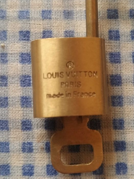 оригинален малък катинар Louis Vuitton