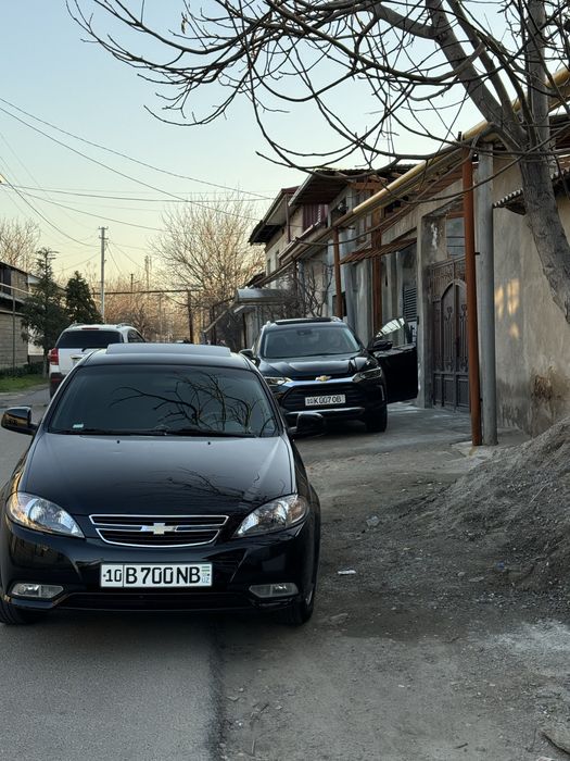 Chevrolet Lacetii jentra qora